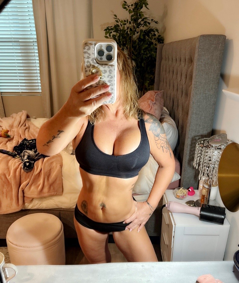 51 Y/O MILF showing Off #KfD8JmE7