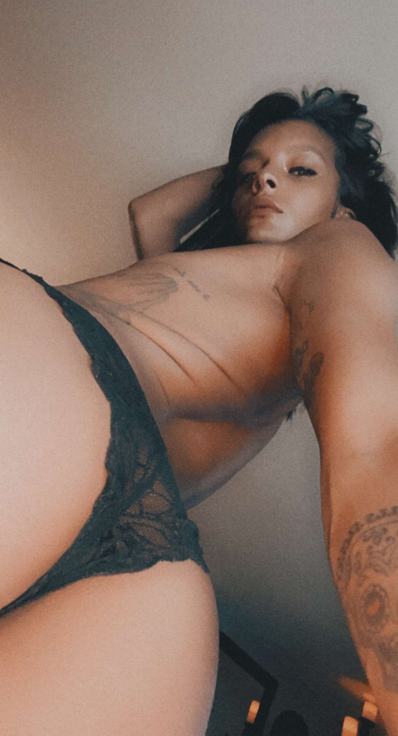 This slut is so hot #ZRM2LjXy
