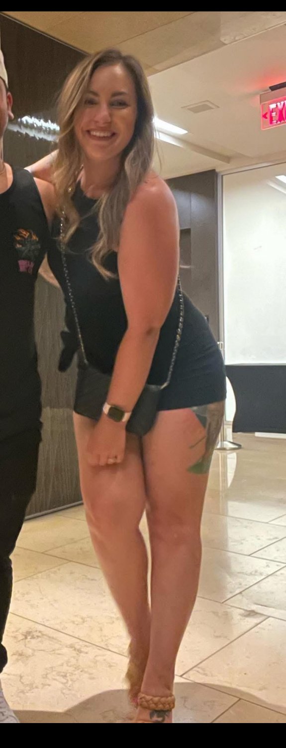 Sexy real estate agent Erica exposed #LVSJ8sfl